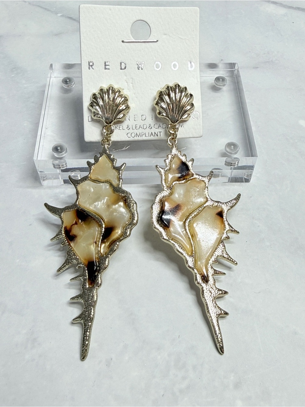 🚨3 for $15🚨 Redwood Shell Drop Earrings in Cream and Gold